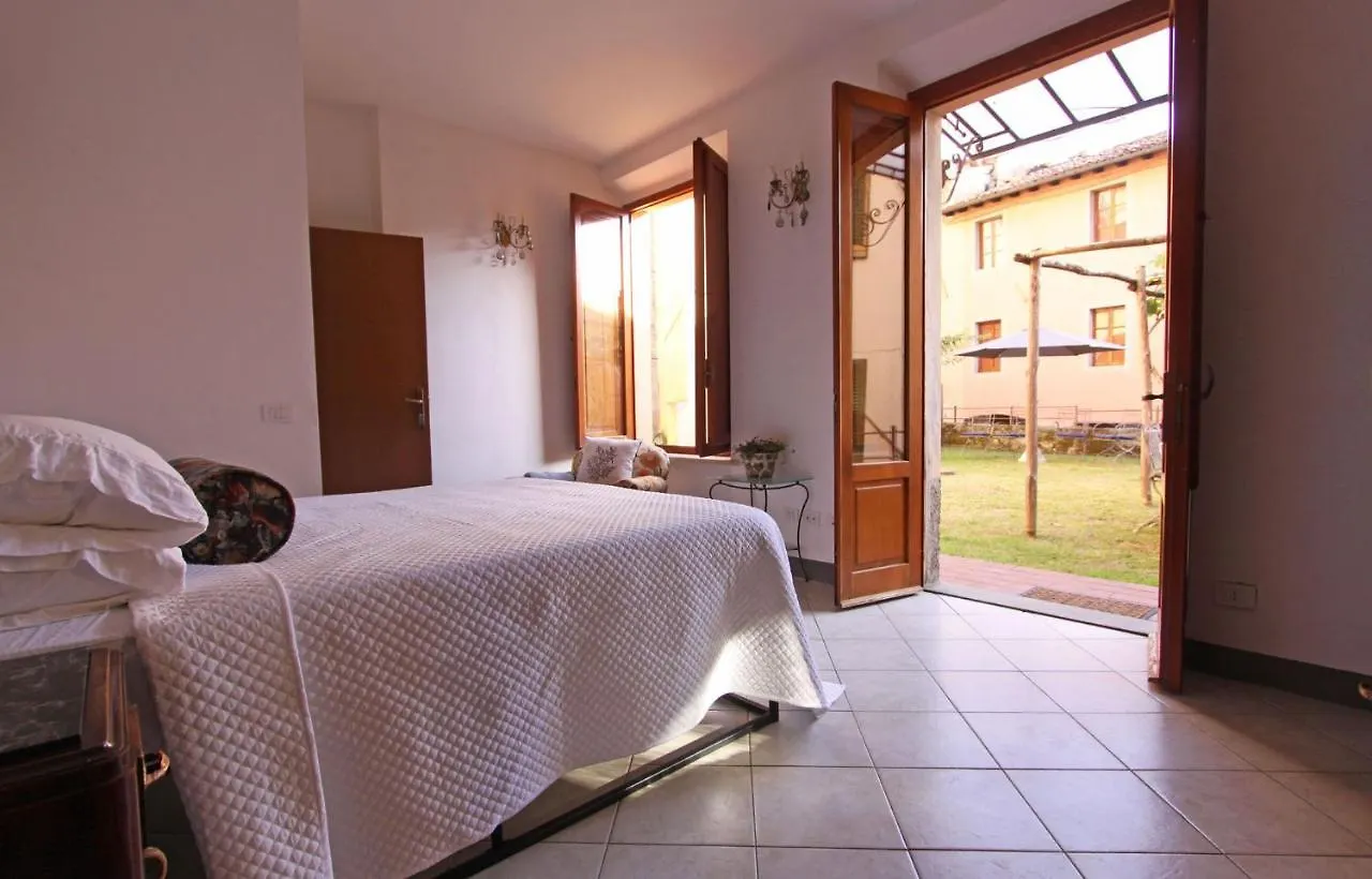 Palazzo Due Sorelle - Giardino Barga Apartment